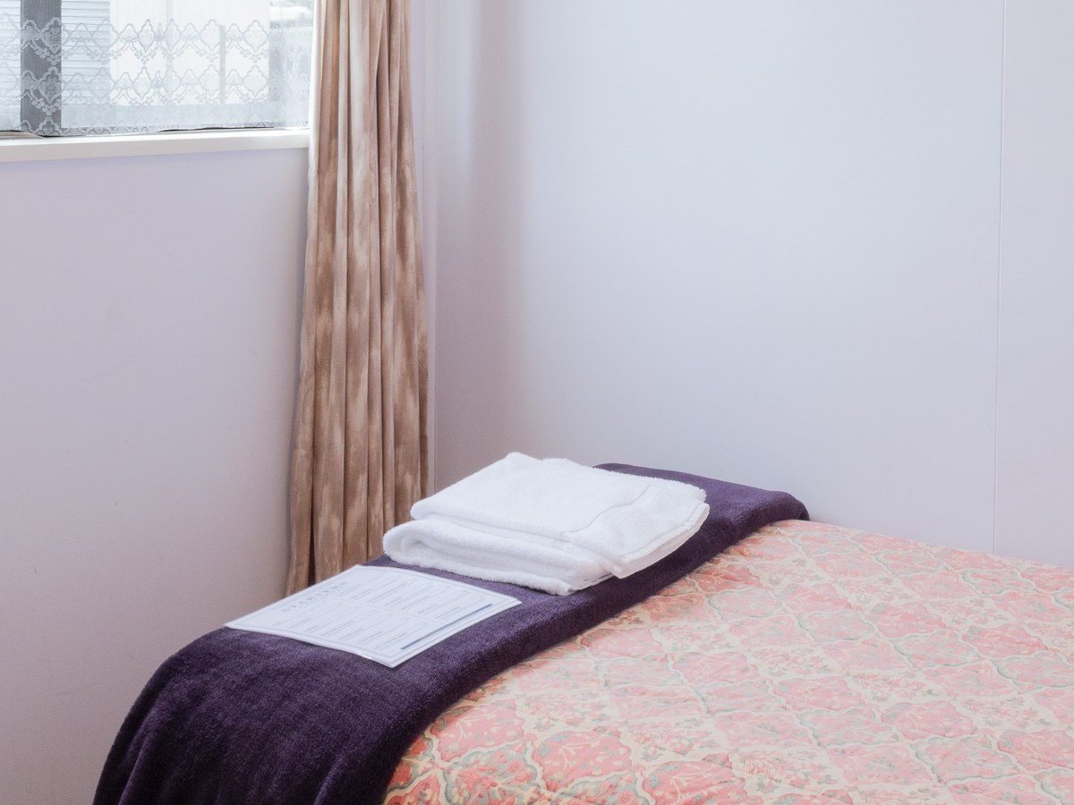 Single Room - Shared Bathroom